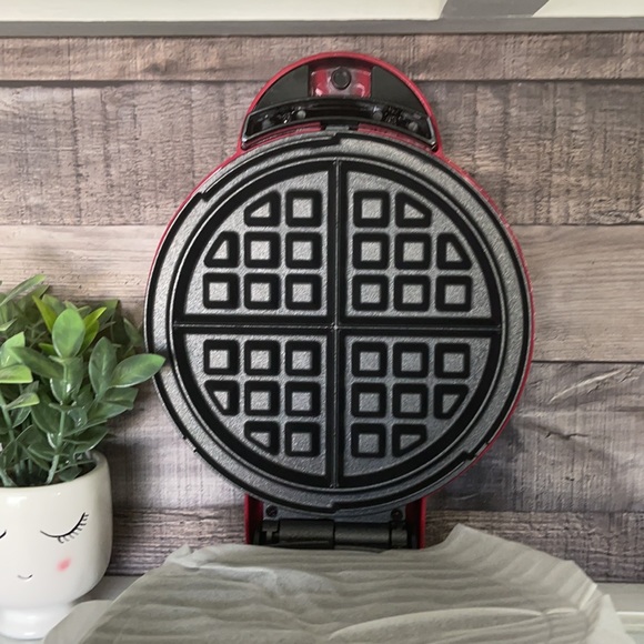 ❤️NEW!!!❤️ DASH Waffle Maker - Picture 12 of 17